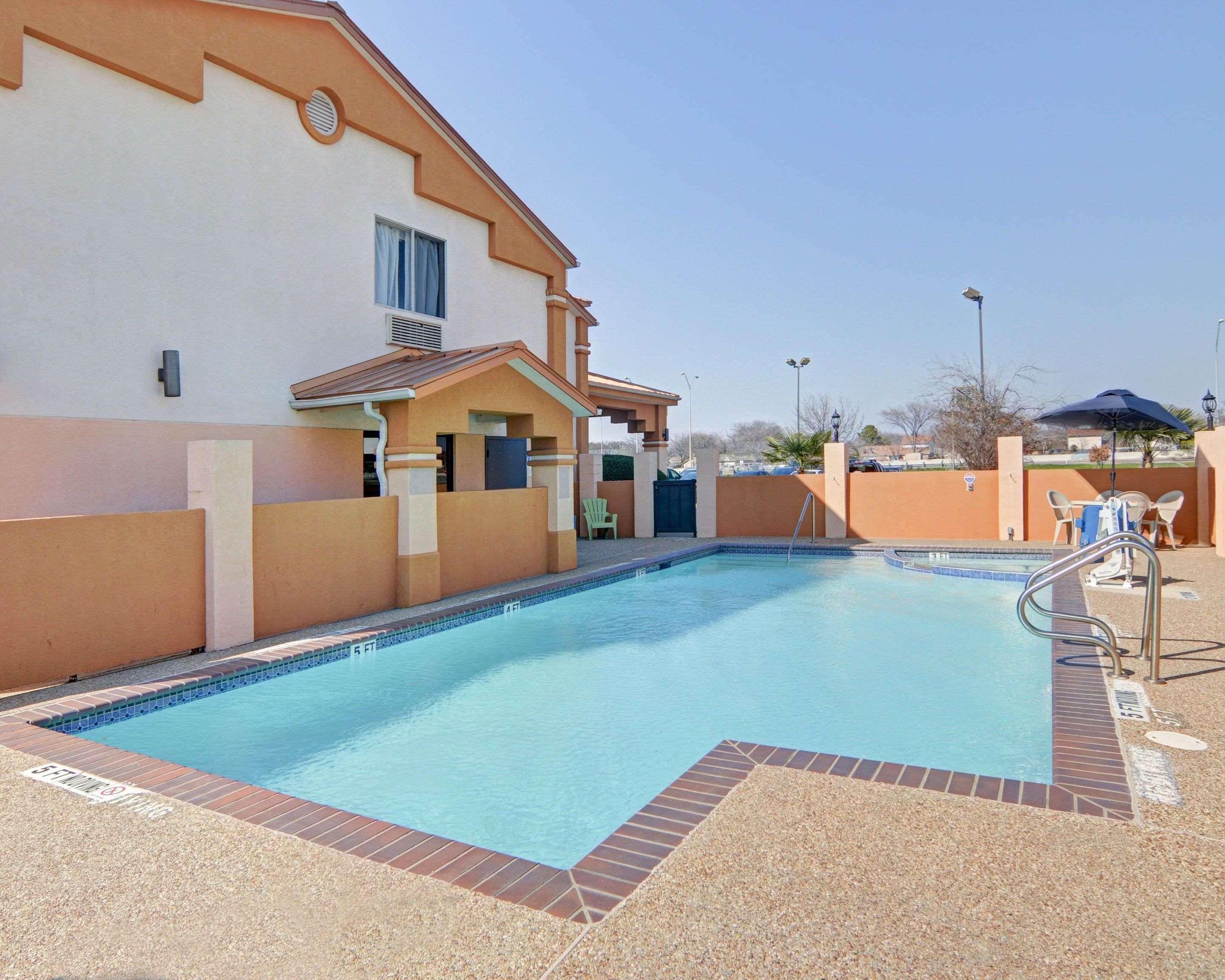 Quality Inn Forest Hill - Fort Worth South Ngoại thất bức ảnh